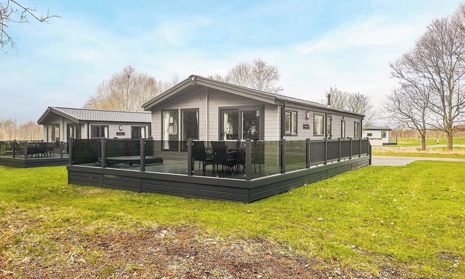 Pershore Ski Chalet | Fallow Pet Friendly Lodge