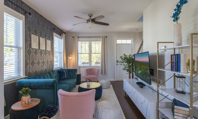 Historic Oakwood House | Fam/Biz-Friendly 3BD w/Fire pit & BBQ - Downtown