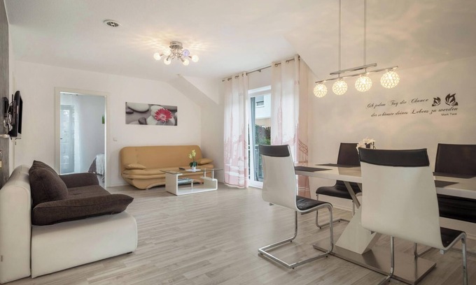 Meersburg Apartment | Familien-Apartment 2 near the shore of Lake Constance with balcony & Wi-Fi