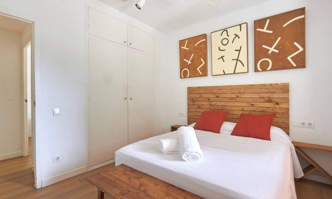 La Maternitat i Sant Ramon House | Family Apartment Camp Nou by Maison Piñata