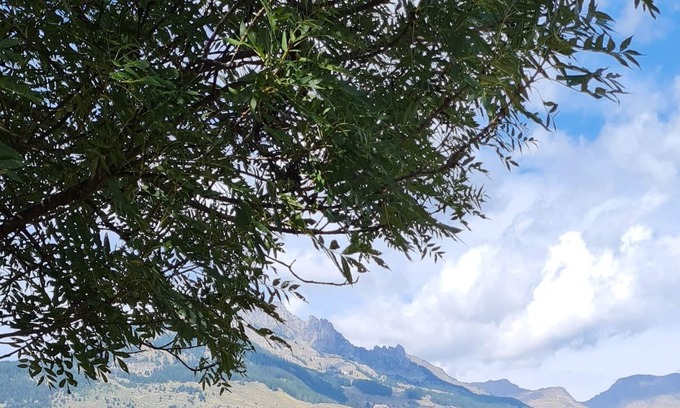 Puy-Saint-Eusebe Ski Chalet | family chalet lake and mountain view 20 minutes from the slopes