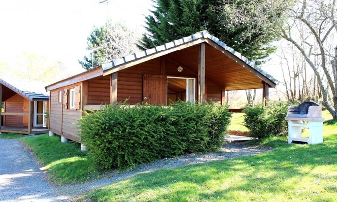 Treignat Cottage | Family chalet in campsite with natural pool