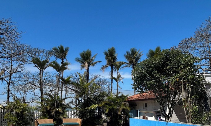Santa Terezinha House | Family condominium facing the beach.