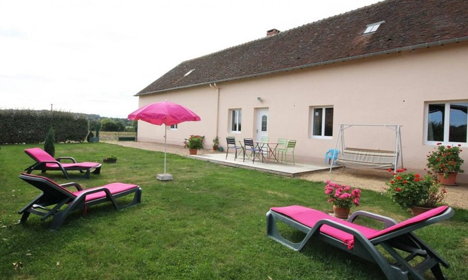 La Chapelle-Souef Cottage | Family cottage in Perche Park with garden and fireplace
