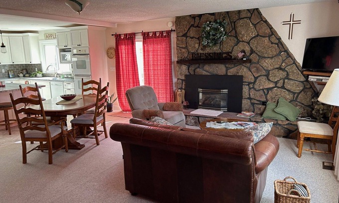 Wray House | Family FAB., spacious 2 story home with yard/patio for family activities