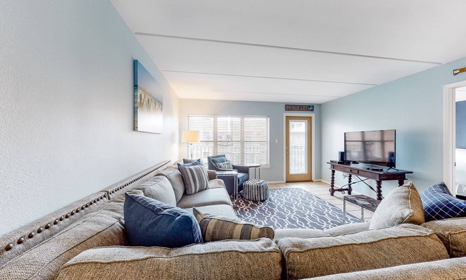 South Padre Island Condo | Family-Friendly Condo by the Beach w/ Free WiFi plus a Shared Pool & Pool Spa