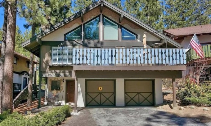 South Lake Tahoe Ski Chalet | Family Friendly 2br + Loft Tahoe Tyrol Chalet