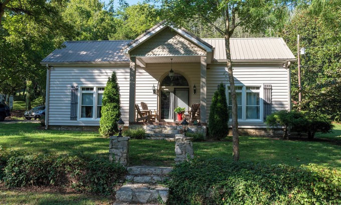 Fayetteville Other | Family friendly 3-bedroom farmhouse in the Tennessee Valley near Fayetteville