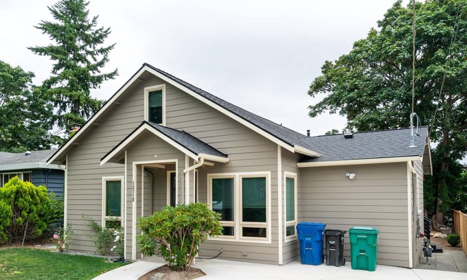 Broadview House | Family-Friendly 5BR House in Seattle with Backyard