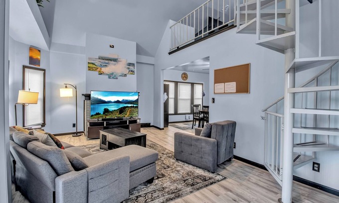 Buffalo House | Family-Friendly 6-bedroom house in Charming Buffalo with WiFi, AC