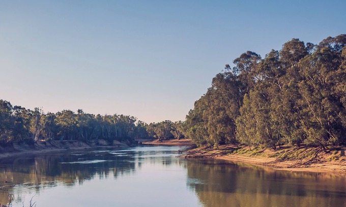 Wharparilla House | Family friendly accommodation up among the gum trees, kookaburras and kangaroos