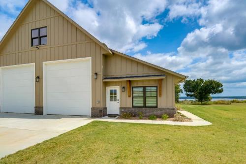 Ponca City Apartment | Family-Friendly Apt with Lake Views in Ponca City!