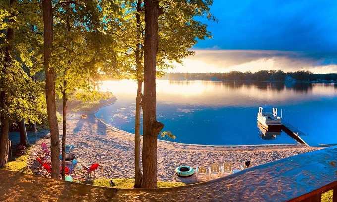 West Branch Cottage | Family Friendly Beachfront Lakehouse