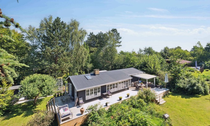 Rageleje House | Family-friendly cottage near beach & nature