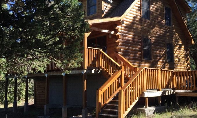 Williams Cabin | Family Friendly Cozy Cabin