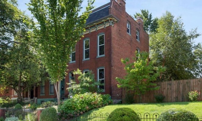 Benton Park House | Family-Friendly Getaway for Groups |Sleeps 18| CVH