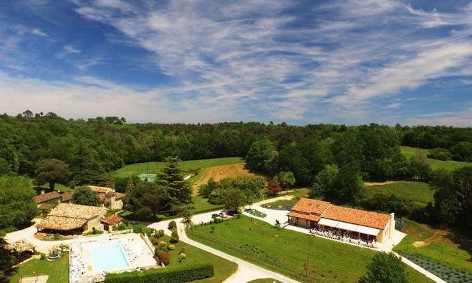 Gavaudun Villa | Family-friendly Holiday Resort **** swimming pool, spa, tennis, games, bar, etc.