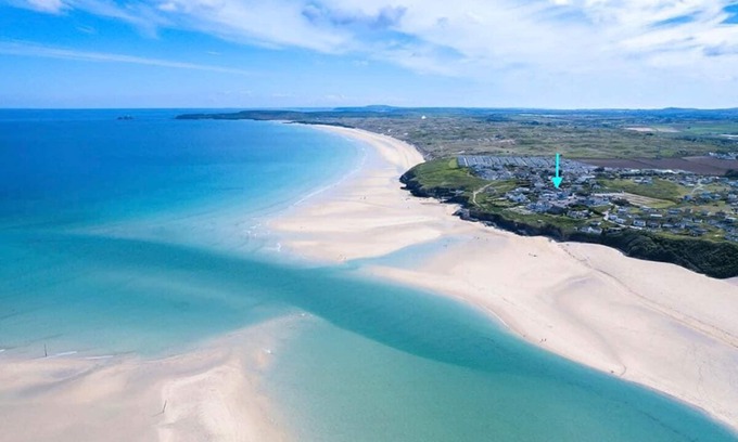 Hayle House | Family friendly home 100m from the beach