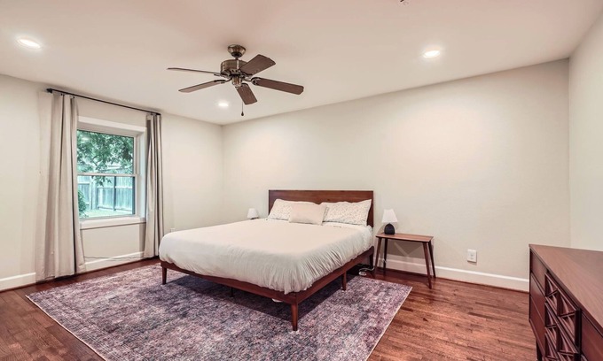 Braeswood Place House | Family-Friendly Home in Braeswood - Prime Location