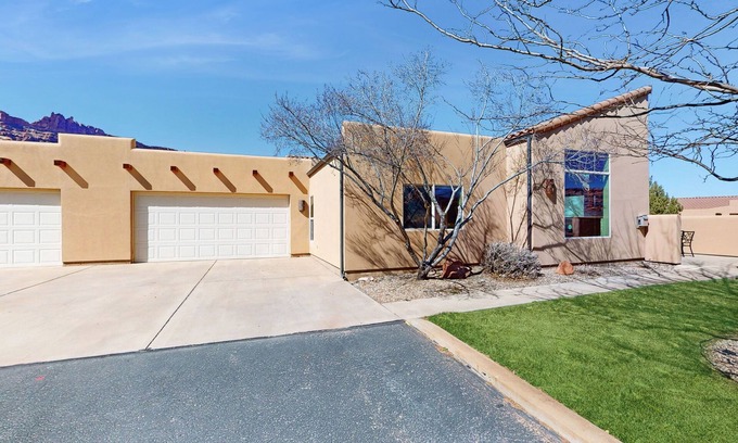 Moab South Valley House | Family-Friendly Home with Shared Seasonal Hot Tub and Pool and Mountain Views