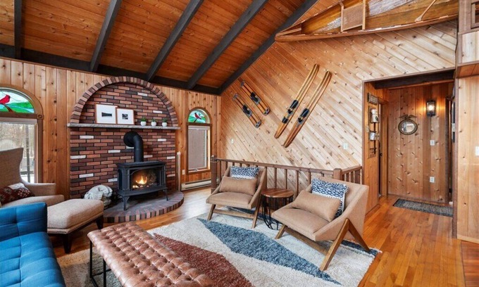 Lakeville Cabin | Family Friendly Lakehouse - Amenity Packed Community - Pools, Gym, Beach, Lakes