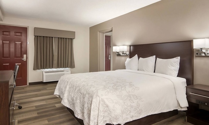 Erie Hotel | Family-friendly Lodging! Close to Lake Erie Arboretum at Frontier! FREE Parking