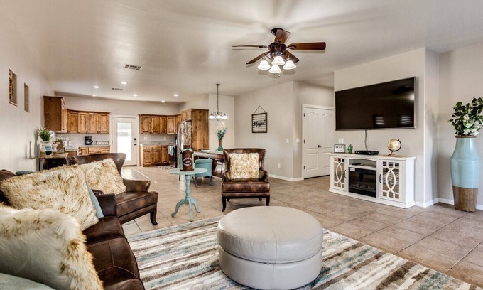 Golden Springs House | Family-Friendly Luxury ~ Superstition Mtn Desert Escape, No Stairs, New Remodel