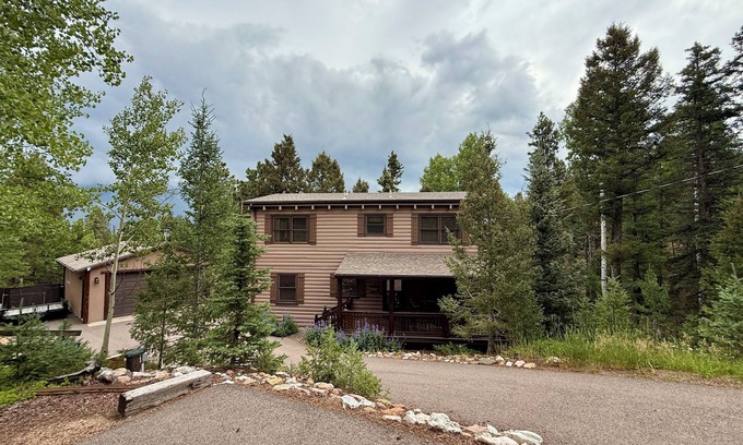Florissant Cabin | Family-Friendly Mountain Retreat — Peace, Space & Wildlife!