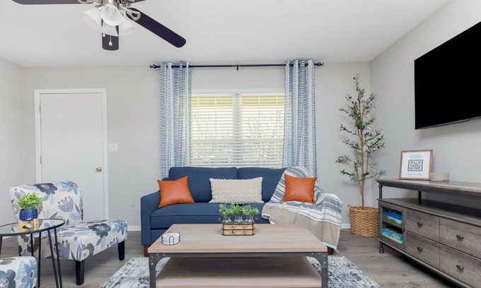 Perry House | Family Friendly | Perry Fairgrounds | Fenced Yard