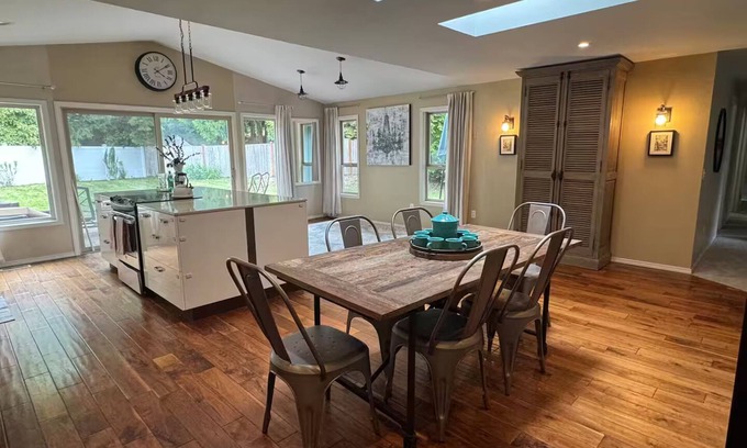 Bothell House | Family Friendly Retreat