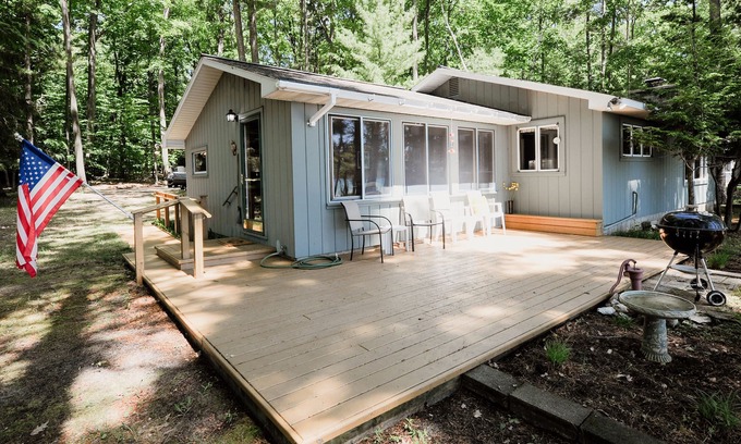 Cedar Cabin | Family friendly, Sleeping Bear National Park and Historic Fishtown nearby