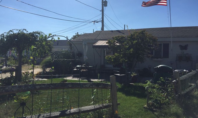 Snug Harbor Cottage | Family friendly East Matunuck cottage steps to beach & salt Pond