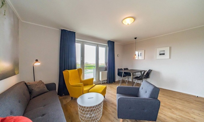 Schillig Apartment | Family-friendly vacation apartment close to the beach with balcony and North Sea view - Hus