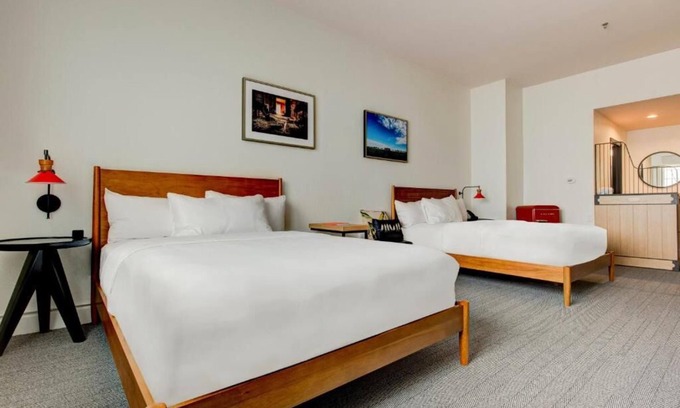 Lexington House | Family-Friendly Vacation! 4 Spacious Units, FREE Parking, Steps to Red Mile!