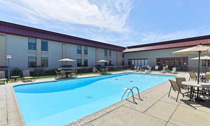 Cody House | Family & Friends Getaway! 4 Comfortable Units, Outdoor Pool, FREE Parking!