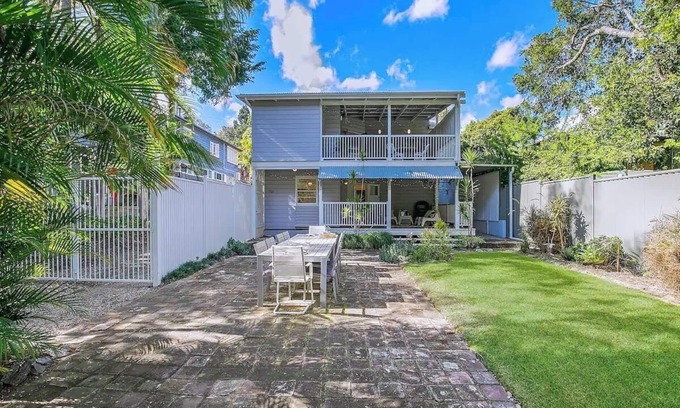 Morningside House | Family Gem - 4Bed/2Bath/3Car - Beautiful Renovated 1920's Queenslander