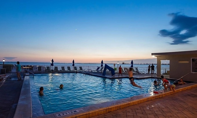 Rocky Point Hotel | Family Getaway! Kitchen, Pool, FREE Parking, Close to Mosi Science Museum!