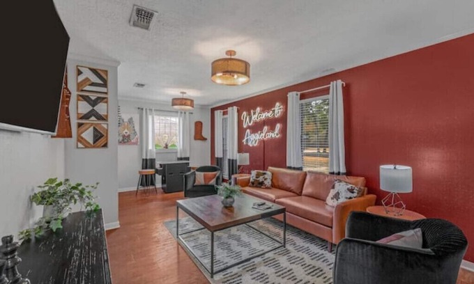 Southwood Valley House | Family Getaway Near Santa’s Wonderland & A&M w/Firepit, Arcade & King Beds