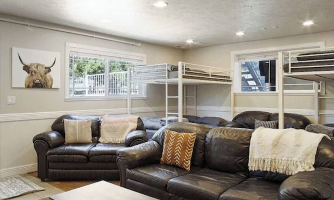 La Verkin House | Family Haven Near Zion 7BR + Pool + Sleeps 20+