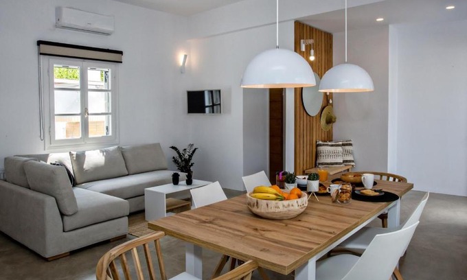Kalloni Tinou Villa | family home