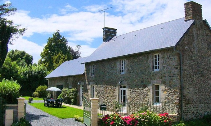 Servigny Cottage | Family home with enclosed garden and bikes, pets allowed