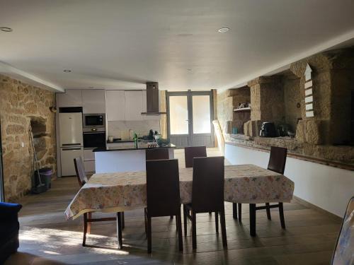 Portela de Santa Eulalia House | Family home with terrace and salamander