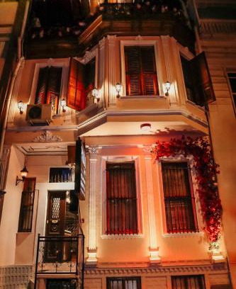 Bakırkoy Apartment | Family House