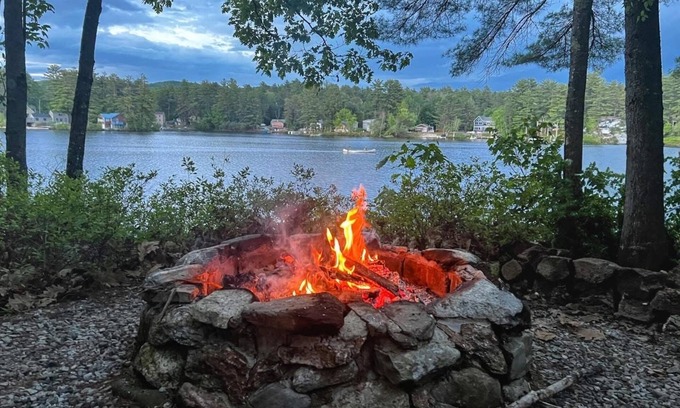 East Wakefield Cabin | Family, Kid Heaven- lakefront adventure- spacious log cabin, cook's kitchen!