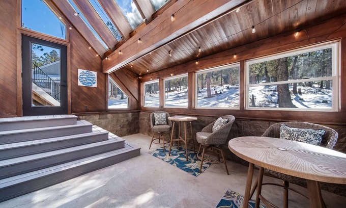 Pine House | Family Mountain getaway w/views! Close Denver, RedRocks, HOTTUB, Hiking,fishing
