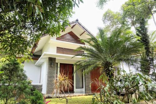Bandung Villa | Family Only Homey Villa with Mountain View - De Reiz Cemara Syariah 3BR