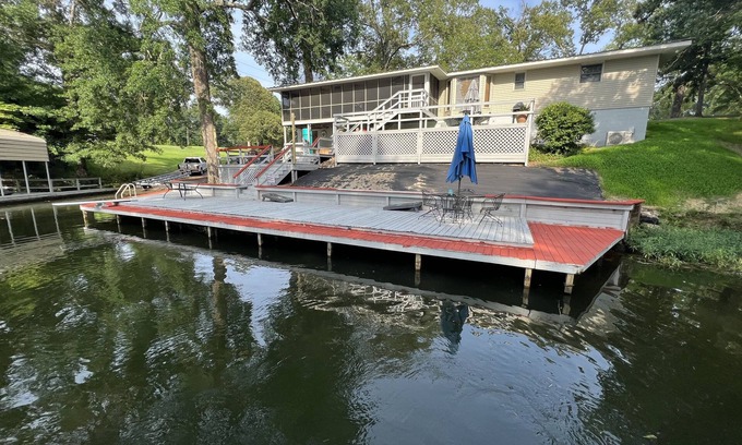 Wetumpka House | Family Oriented I Pet Friendly I High Speed Internet I Private Boat Ramp