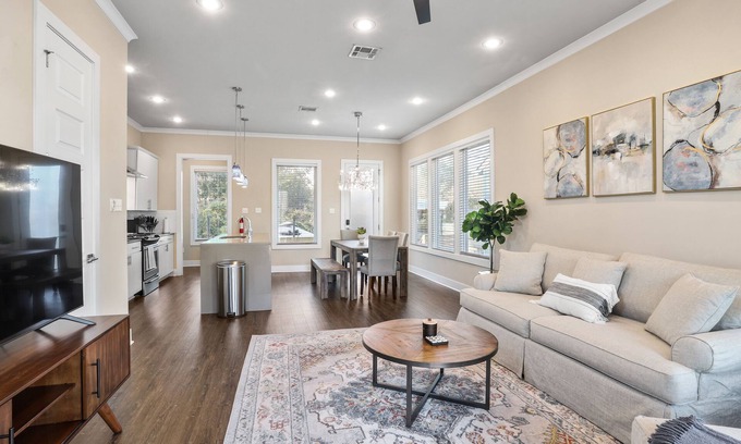 South Baton Rouge House | Family Ready Kitchen 3 BR/2.5 Baths