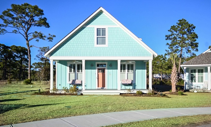 Shallotte House | ★Family Retreat★ | Close to Beach | ♕Royal Beds