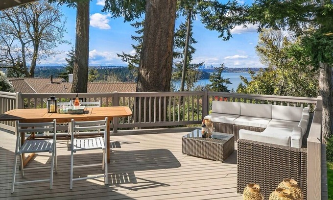 Mercer Island House | ☀Family Retreat w/Lake & Mt. & City View |Gym |MI